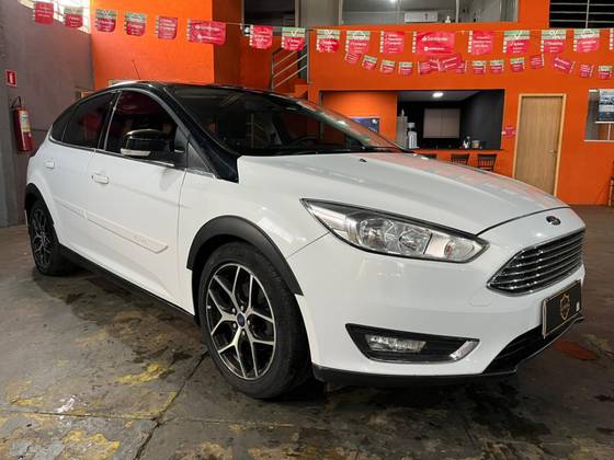 FORD FOCUS 2.0 TITANIUM 16V FLEX 4P POWERSHIFT FORD FOCUS 2.0 TITANIUM 16V FLEX 4P POWERSHIFT